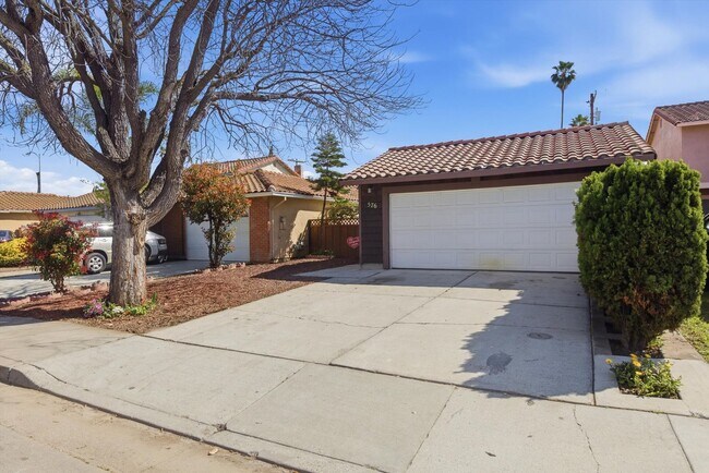 Building Photo - Come see this beautiful completely remodeled 3 bedroom 2 bath home, ready for you to move in today!