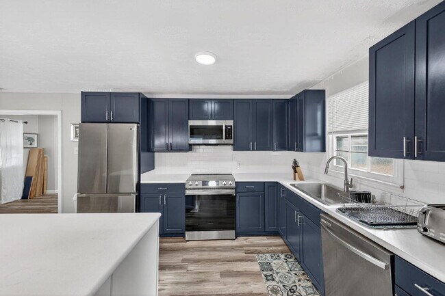 Building Photo - Fully Furnished Modern Ranch with Amazing Kitchen!