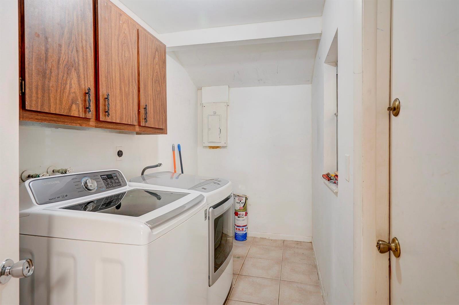 Building Photo - 3929 Kenas St