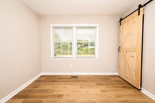 Building Photo - 204 Wildwood Rd