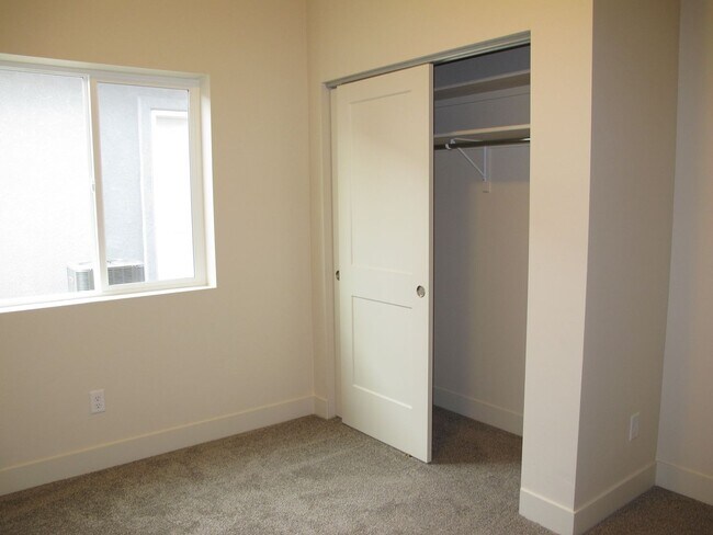 Building Photo - 431 San Juan St