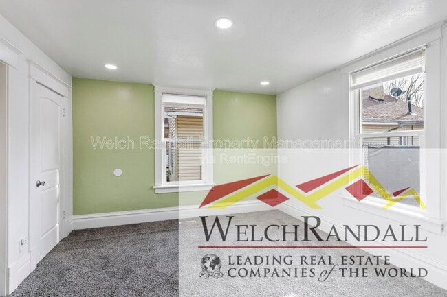 Building Photo - 825 27th St