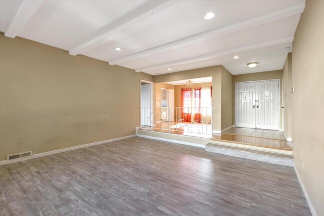 Building Photo - 40307 San Sebastian Pl