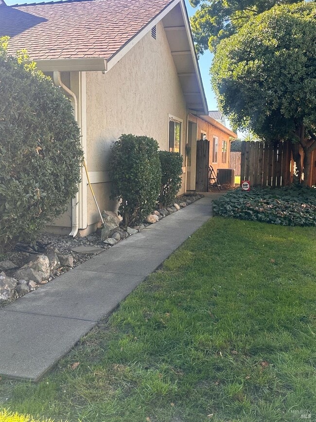 Building Photo - 437 Ellesmere Dr