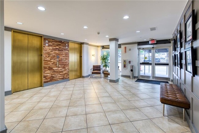 Building Photo - 1101 Juniper St NE