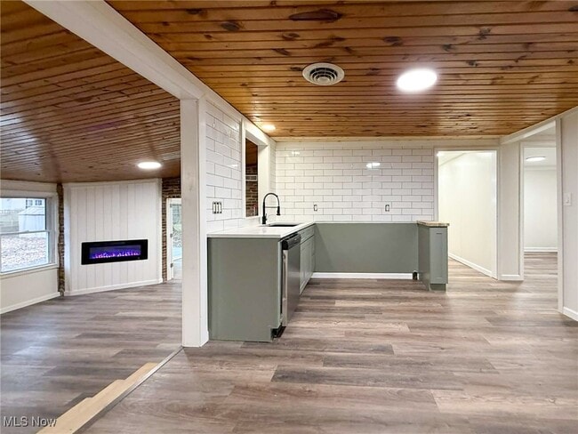 Building Photo - 11370 Parkside Ave NE