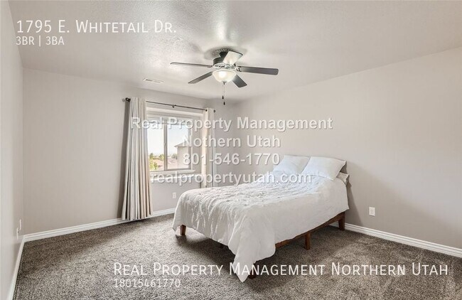 Building Photo - 1795 E Whitetail Dr