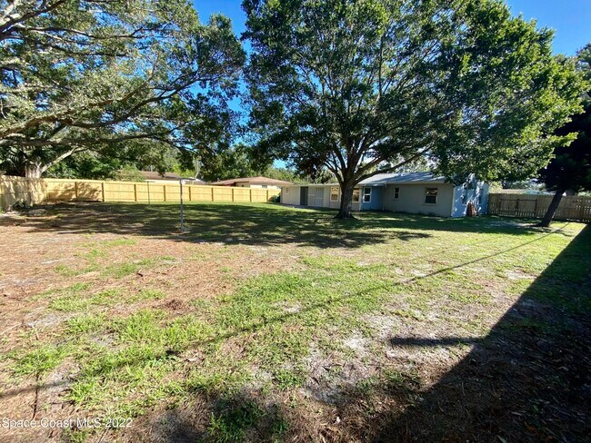 Building Photo - 57 NW Shannon Ave