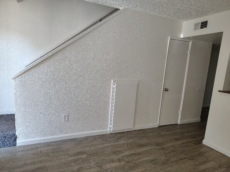 Building Photo - 2010 Larcus Ave