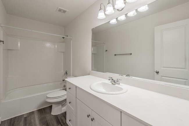 Building Photo - Like new 4 bedroom 2.5 bath in Villages of...