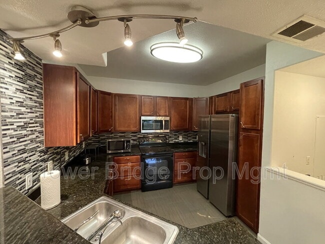 Building Photo - 1900 Danbrook Dr