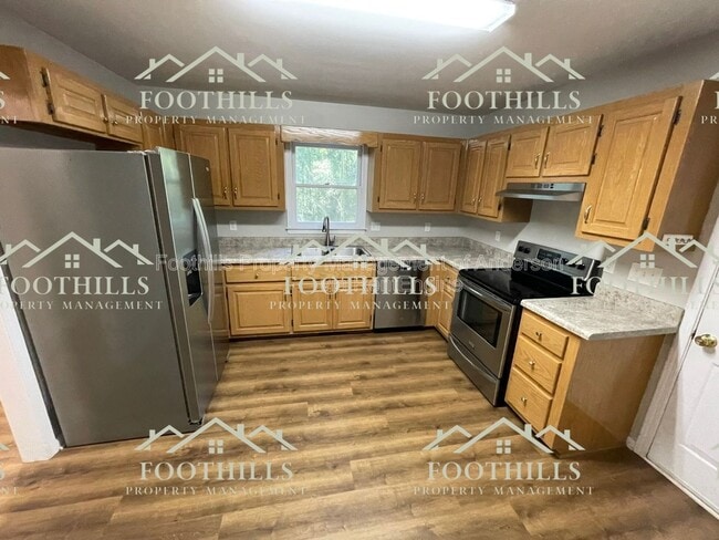 Building Photo - 214 Keithwood Dr