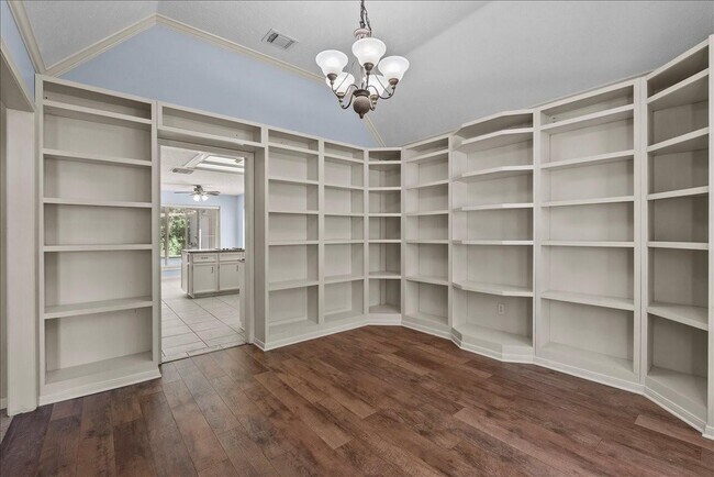 Building Photo - 2422 Fairwind Dr