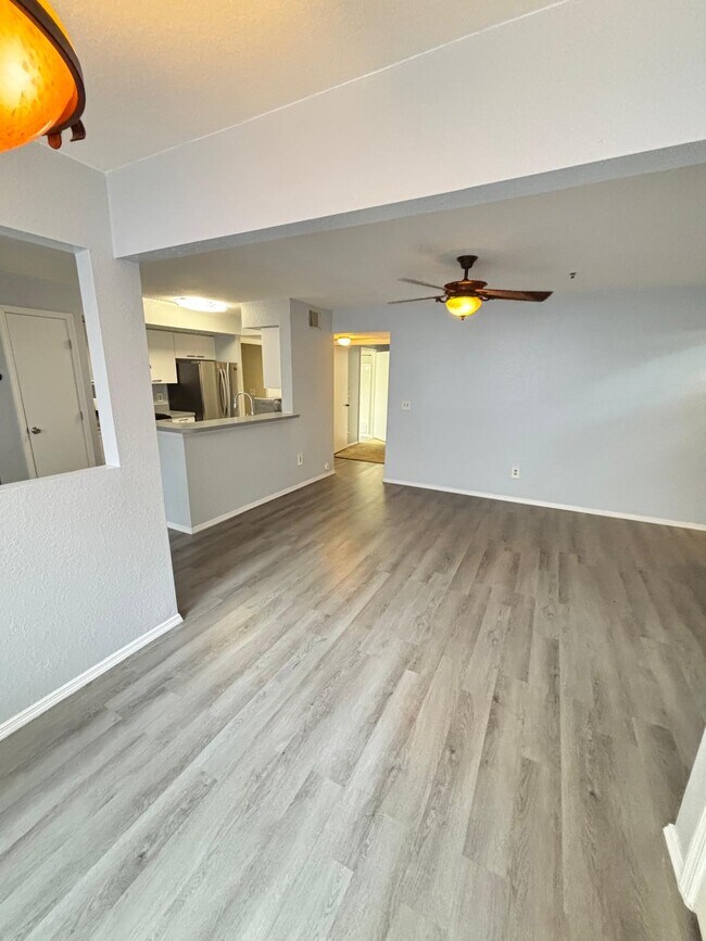 Building Photo - 1613 Columbia Arms Cir