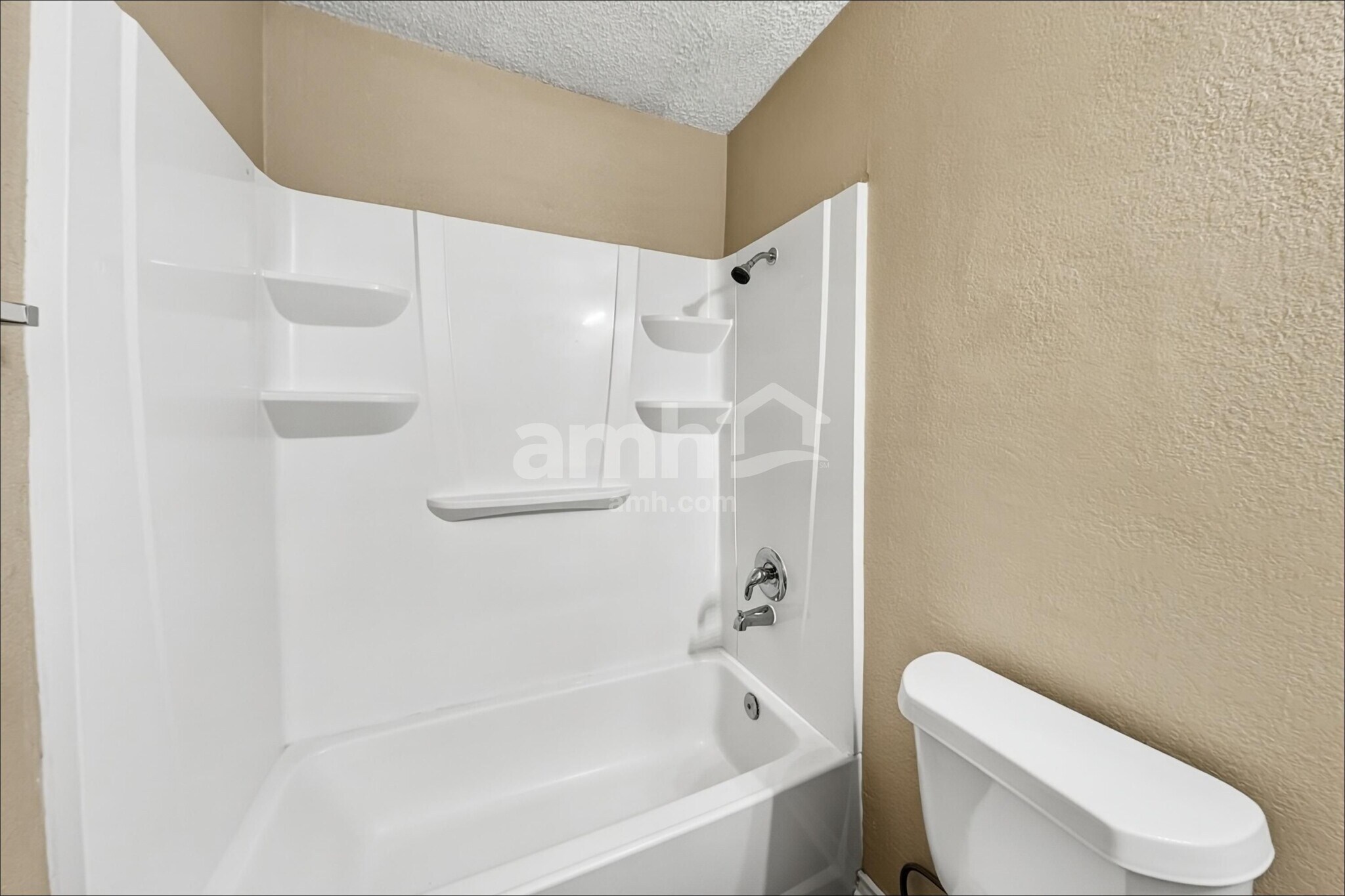 Building Photo - 105 S Winding Oaks Dr