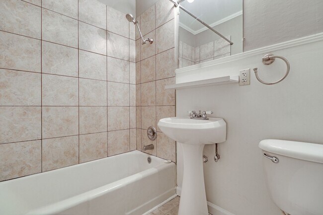 Building Photo - Super cute 2 bed, 1 bath home in Lafayette!