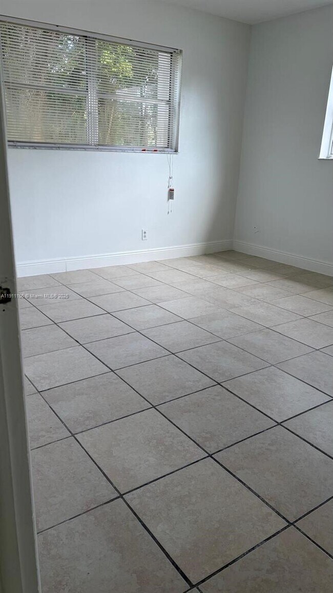 Building Photo - 7925 Fairview Dr