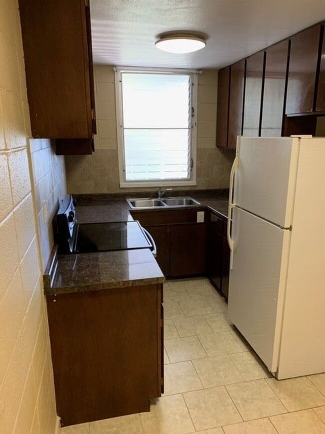 Building Photo - Kapahulu 2nd floor 1-Bedroom