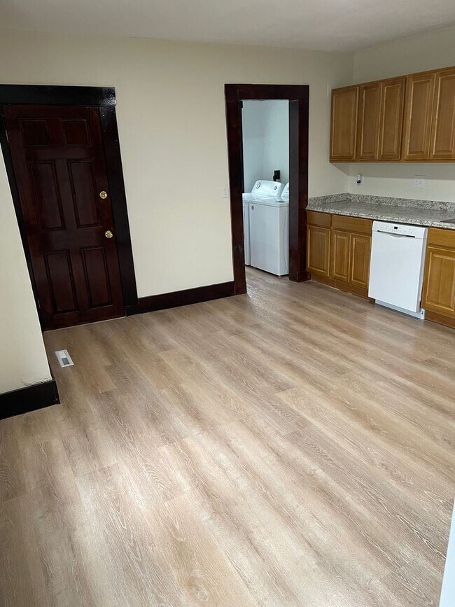 Building Photo - 236-238 College Street