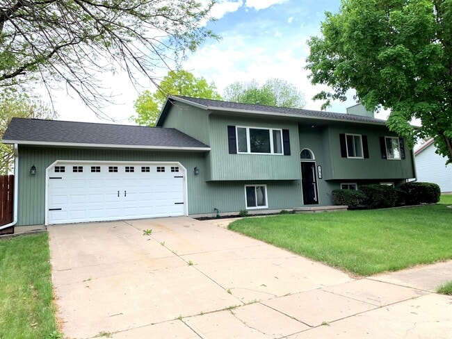 Primary Photo - 155 Bayberry Ln