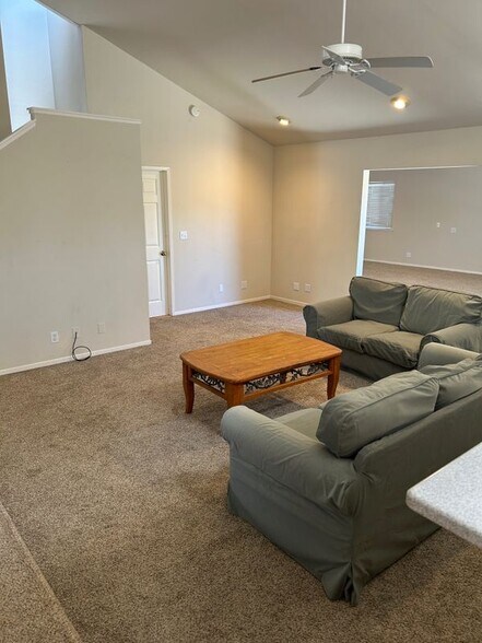Building Photo - 399 Jaycee Dr