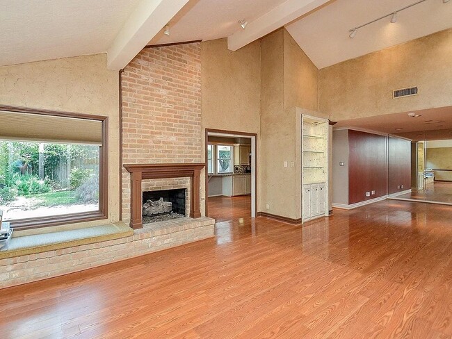 Building Photo - 7003 Blandford Ln