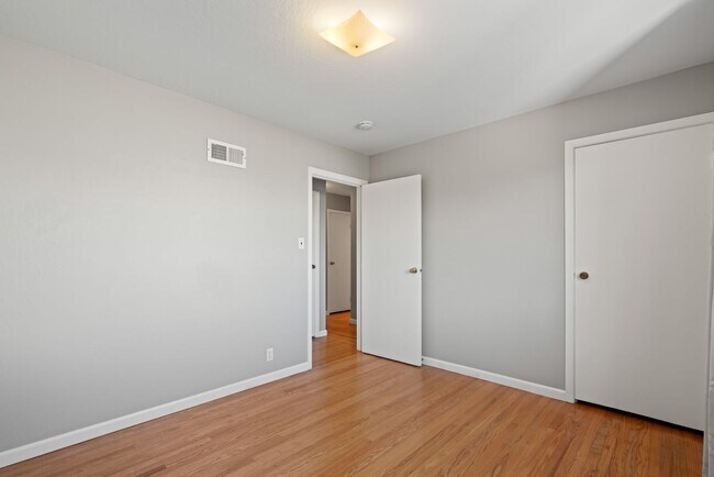 Building Photo - 101 Cerro Dr