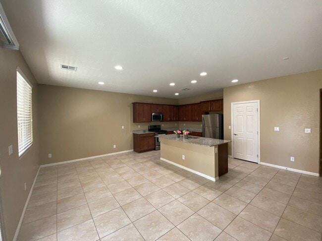 Building Photo - Two Story home