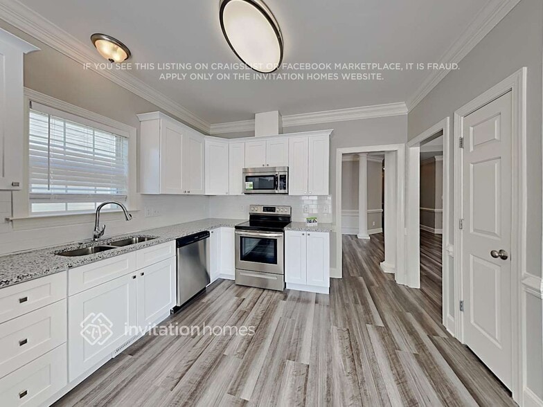 Building Photo - 2008 Watsonia Dr