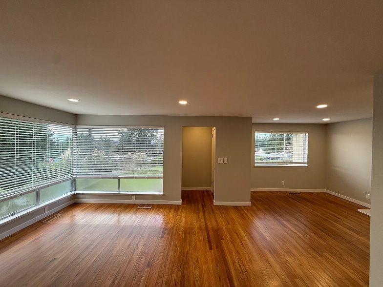 Building Photo - 20930 2nd Ave S