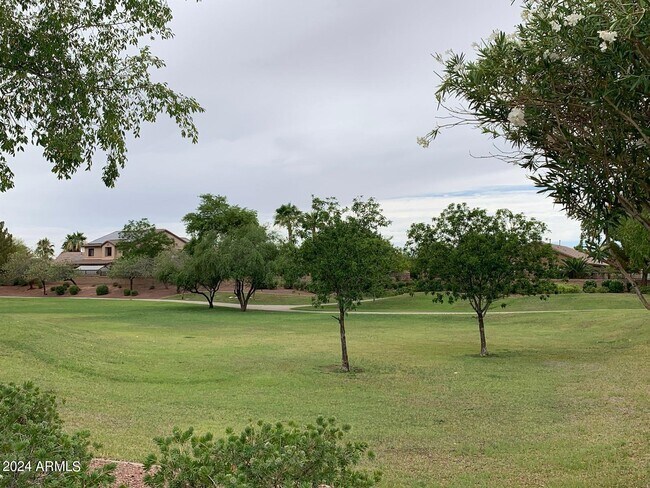 Building Photo - 345 E Caribbean Dr