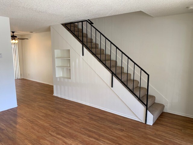 Building Photo - BEAUTIFUL 2STORY 2BD 1.5BA TOWNHOME STYLE ...