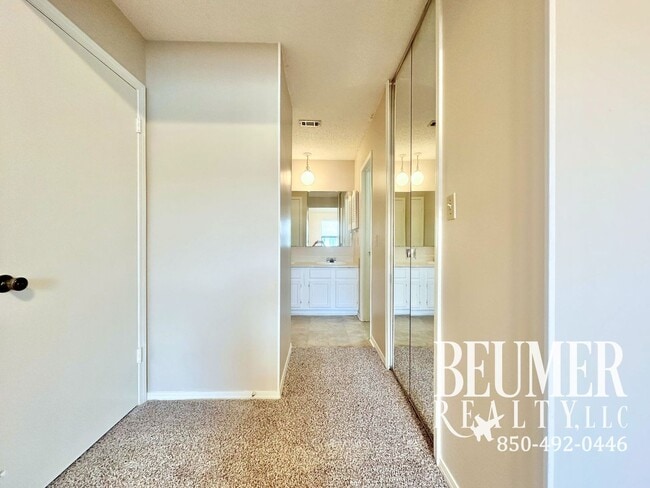 Building Photo - 2bd/2ba Condo in Prime Location on Scenic Highway