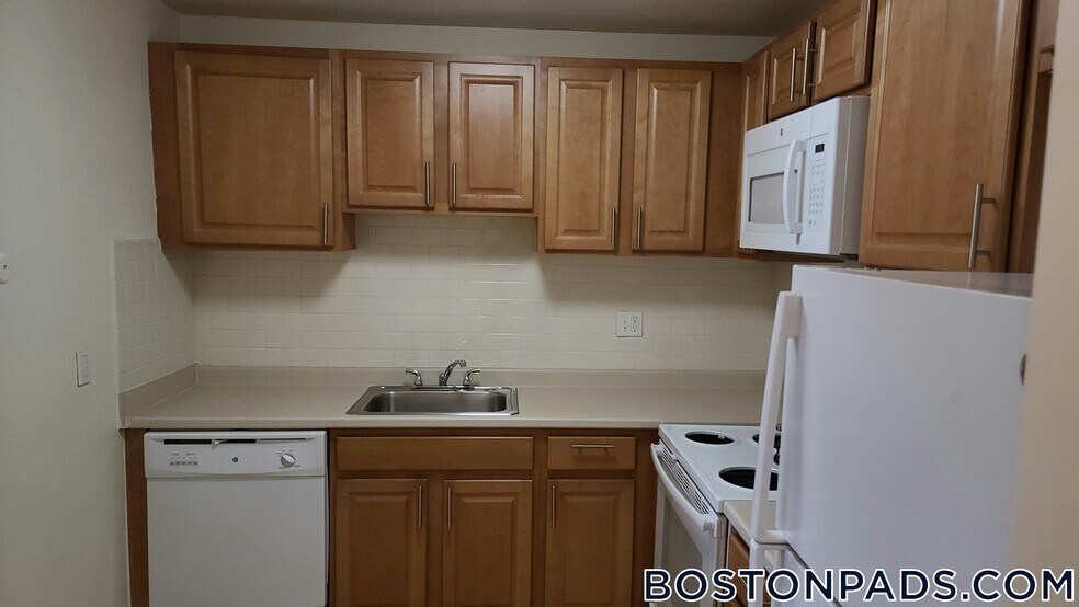 Building Photo - 16 Whites Ave