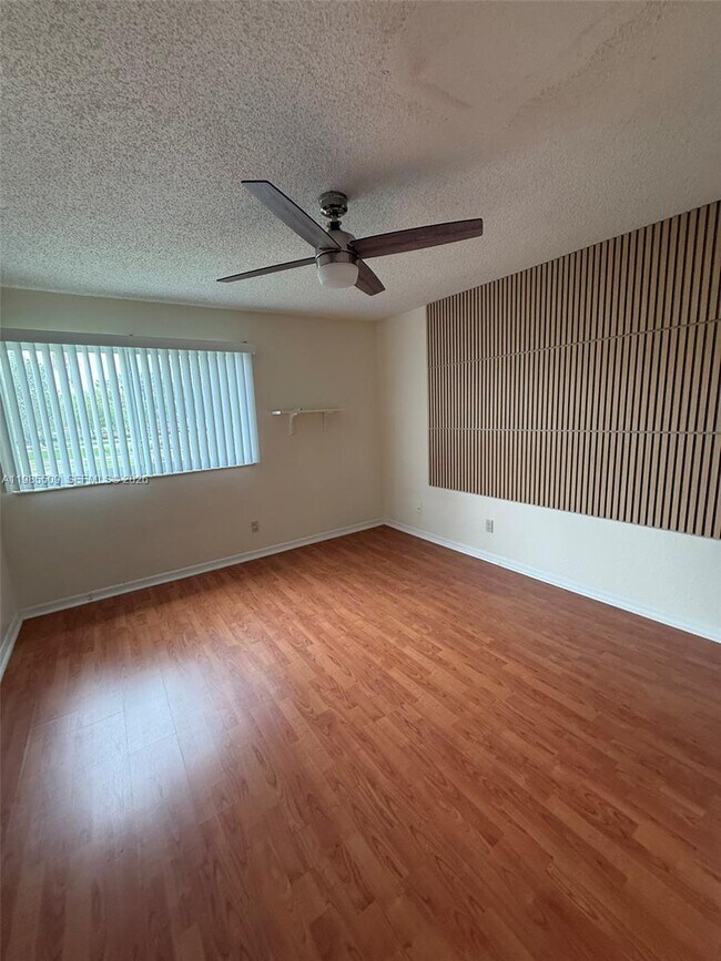 Building Photo - 731 Vista Isles Dr