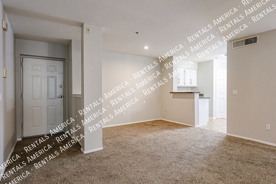 Building Photo - 2025 E Campbell Ave