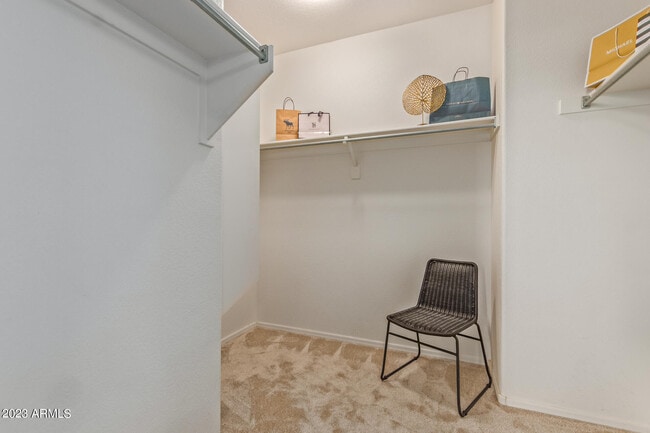 Building Photo - 32934 N Cherry Creek Rd