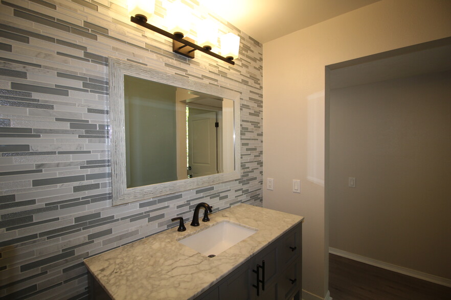 Building Photo - 4879 Collwood Blvd