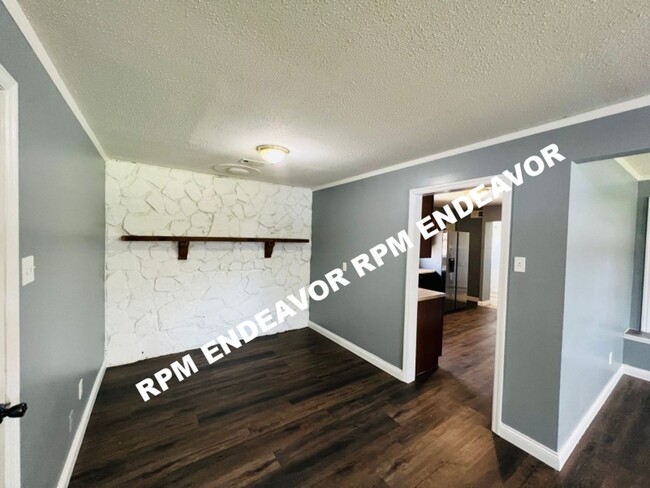 Building Photo - 3-Bedroom Home in Fort Zumwalt School Dist...