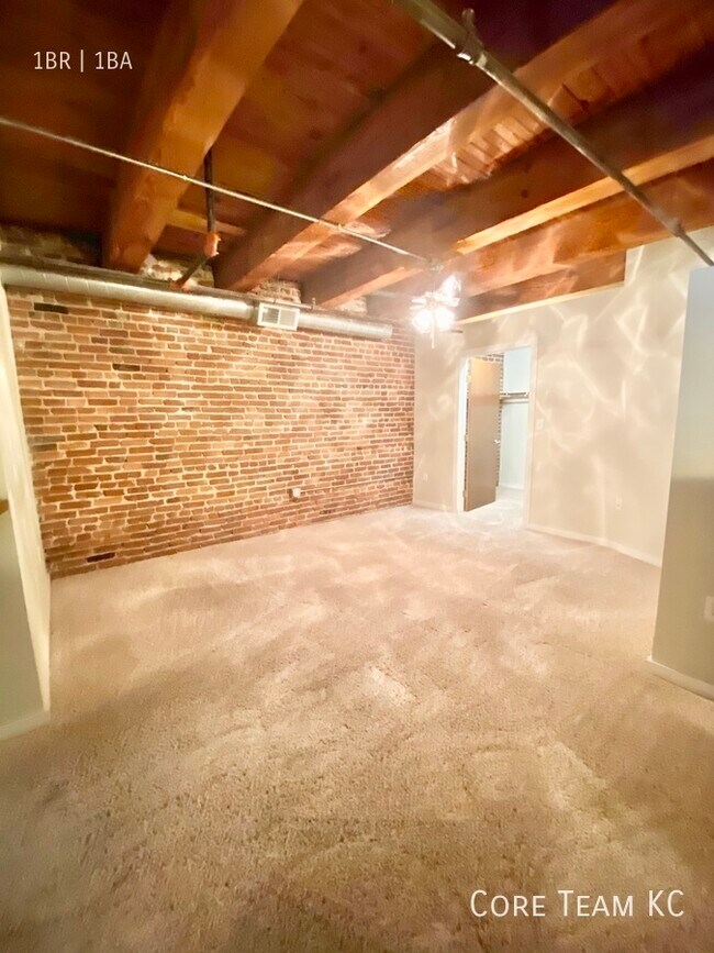 Building Photo - 204 Walnut St