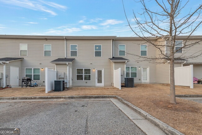 Building Photo - 320 Ashigan St