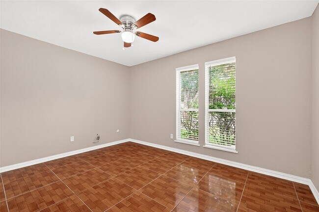 Building Photo - 7403 Shady Vale Ln