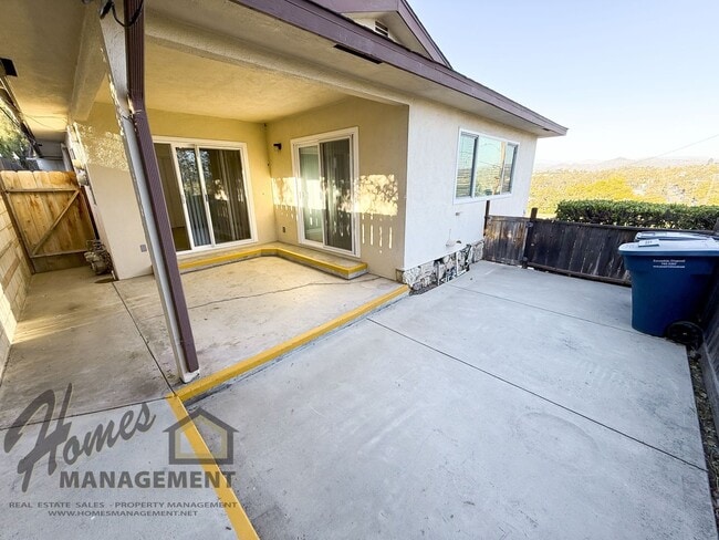 Building Photo - Homes Management - 2 Bed, 1.5 Bath Duplex ...