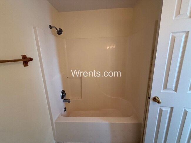 Building Photo - Welcome to this charming 2 bed, 2 bath rancher in Airway Heights!