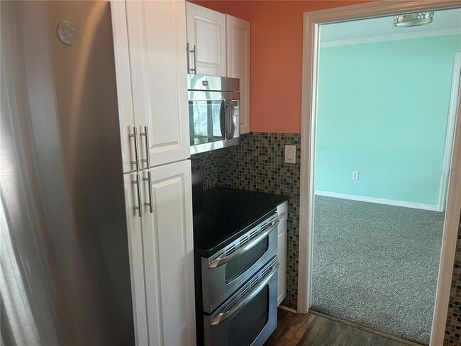 Building Photo - 10845 Del Prado Dr E