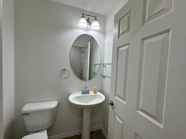 Building Photo - Summerlin Townhome