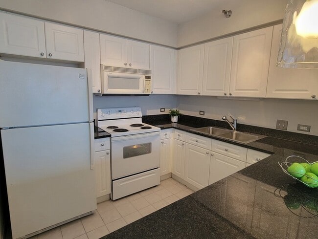 Building Photo - 512 N McClurg Ct