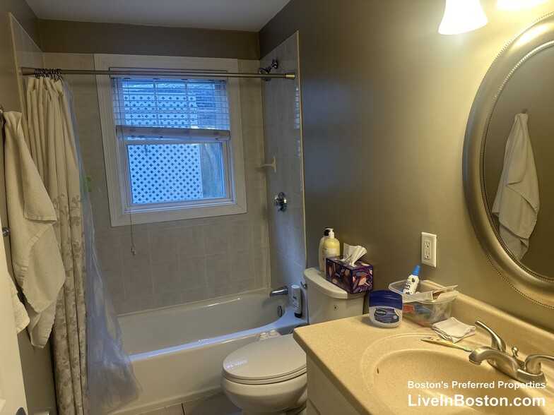 Building Photo - 144 Calumet St