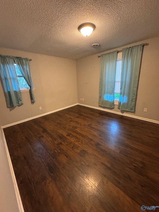 Building Photo - 902 Danmann Cir SE