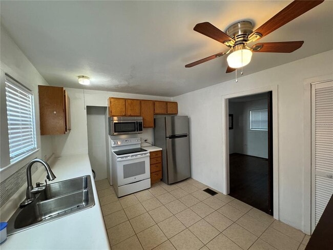 Building Photo - 302 W Wall St